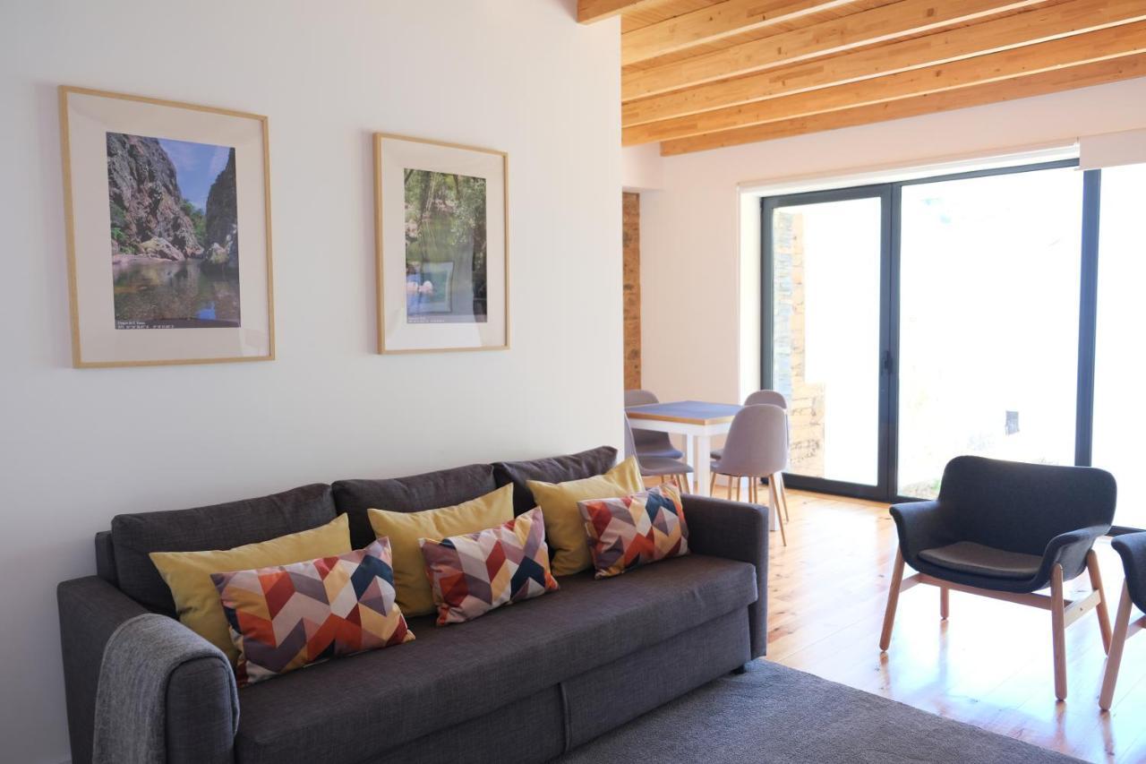 Casa Da Ribeira Guesthouse Cha de Alvares المظهر الخارجي الصورة